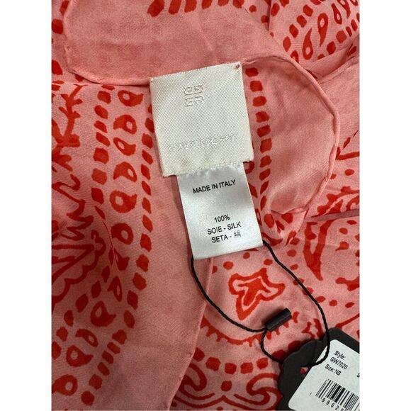 Givenchy NWT Bandana Print Silk Oblong Scarf in Pink - Picture 7 of 8